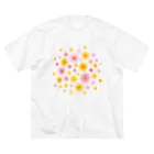 kimchinの華やかな色合いの花柄 ビッグシルエットTシャツ