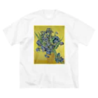 世界美術商店のアイリスのある花瓶、黄色い背景 / Vase with Irises Against a Yellow Background ビッグシルエットTシャツ