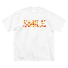 junichi-goodsのバルーン文字「SMILE」（赤色系） ビッグシルエットTシャツ