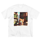 yoiyononakaの茶猫と本の部屋 ビッグシルエットTシャツ