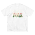 Leomatsuraのピンクと白のチューリップ ビッグシルエットTシャツ