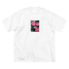 Q_kyuのPINK FLOWERS with Dark Background ビッグシルエットTシャツ