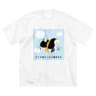 eしざいくんのお店の逆さづりで運ばれるeしざいくん ビッグシルエットTシャツ