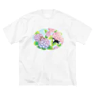 Ａｔｅｌｉｅｒ　Ｈｅｕｒｅｕｘの天空のアジサイ園で遊ぶトロとクロ Big T-Shirt