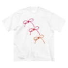 ドドッセイ・ドド美　ショップのあか三連ちょうちょ結び ビッグシルエットTシャツ