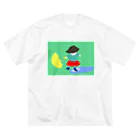 mikitoartの水で遊ぶ女の子 ビッグシルエットTシャツ