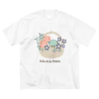 K.Sasara 公式キャラクターショップの恐竜のいる毎日（花かごティラノサウルス） ビッグシルエットTシャツ