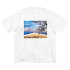 mizuphoto galleryの夕焼けと赤瓦屋根 ビッグシルエットTシャツ