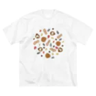 tomocco shopのクルミとナッツの刺繍 ビッグシルエットTシャツ
