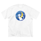 雑貨屋きゅう＠suzuri支店の月夜の白ネコ ビッグシルエットTシャツ