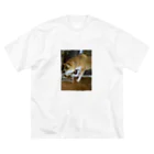 723の食べる犬 ビッグシルエットTシャツ