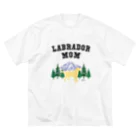 ハッピー・ラブラドールズのLabrador Mom （イエローラブラドール） ビッグシルエットTシャツ