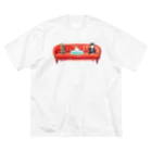 SANKAKU DESIGN STOREの新入りと古参の緊張感溢れるソーシャルディスタンス(社会的距離)。 Big T-Shirt