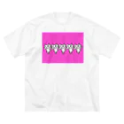 ユウコ∞ナカムラのショップの踊るネコネコシリーズ（白ネコ×ビビッドピンク） ビッグシルエットTシャツ