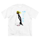 LalaHangeulの風に吹かれるイワトビペンギンさん(文字ありバージョン Big T-Shirt