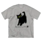 小鳥と映画館のネコライフ 青い瞳の黒猫 ビッグシルエットTシャツ