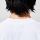 aya1のｺﾞｰﾙﾃﾞﾝ･ﾚﾄﾘｰﾊﾞｰにこ〈白線･円〉 Big T-shirts :back of the neck