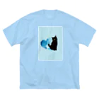 WAMI ARTの青いハートと黒猫2 ビッグシルエットTシャツ