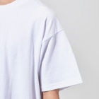 SHOCHU PAPIの毎日灰まみれ Big T-Shirt :sleeve