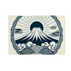 Cool Japanese CultureのMinimalist Traditional Japanese Motif Featuring Mount Fuji and Seigaiha Patterns ブランケット