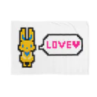 manaのドット絵風うさぎ「LOVE」 ブランケット