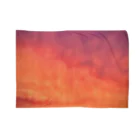 でおきしりぼ子の実験室の夕焼けすぎる雲-正方形 Blanket