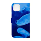 はじまりはじまり堂の《水中遊びPictures》Jellyfish blue Book-Style Smartphone Case :back