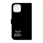 ビールとアート TM-3 Designの名画 × BEER（モナ・リザ）白線画-ブラック 手帳型スマホケースの裏面