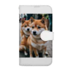 kaerinｰofficeの2匹のかわいい柴犬が仲良く並んで写っています。 Book-Style Smartphone Case