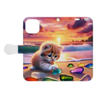 yunakiziの夕日の中シーガラスで遊ぶ子猫 Book-Style Smartphone Case:Opened (outside)