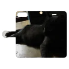 黒猫はちメモリアルの黒猫はちの黒猫ありき 手帳型スマホケースを開いた場合(外側)