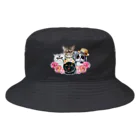 SANKAKU DESIGN STOREの仲良し！ぺちゃかわ猫ちゃんたちのバカンス。 Bucket Hat