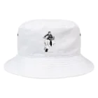 ファンシーTシャツ屋のクラシックスクーターに乗る男性 Bucket Hat