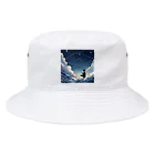 ゴマゴマ5050の鮮やかな世界に包まれた、幻想的な雲の中をかける少年。風 Bucket Hat