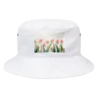 Leomatsuraのピンクと白のチューリップ Bucket Hat