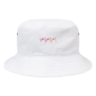 ドドッセイ・ドド美　ショップのあか三連ちょうちょ結び（よこ） Bucket Hat