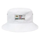 エダマメトイチのトリオ ザ ストライプ ロゴ P Bucket Hat