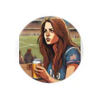 ワンダーワールド・ワンストップのアメリカ人女性がビール方野外で② 缶バッジ