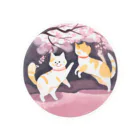 Shironekokuuの桜で遊ぶ犬と猫 缶バッジ