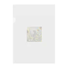 Sunbathingのヒマワリの花の近くでさえずっているスズメ Clear File Folder