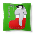 LalaHangeulのクリスマスの靴下が小さ過ぎると文句を言う皇帝ペンギンの子供 Cushion