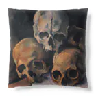 世界美術商店の積み重ねた骸骨 / Pyramid of Skulls Cushion