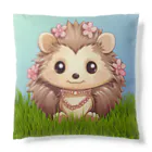 Vasetti_pressの草の中に座っているハリネズミ Cushion