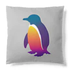 mirinconixの紫からオレンジのグラデーションのペンギン Cushion