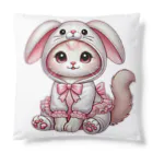 Snow-peaceのふわふわバニーコスチュームのかわいい子猫 Cushion