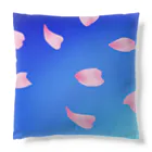 Lily bird（リリーバード）の花びらの舞う青空 Cushion