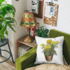 植物の絵師「洋子」の店の鉢植えの菊 Cushion