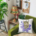 猫が好きすぎる絵描き　キジシマ ミキのキジトラくんミスミソウに乗る Cushion