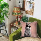 サングラスキャラのおしゃれなウサギがサングラスをかけてカメラ目線！ Cushion