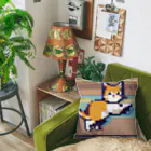 ネコナデール・ニャンコスキーの飛び掛かる猫 Cushion